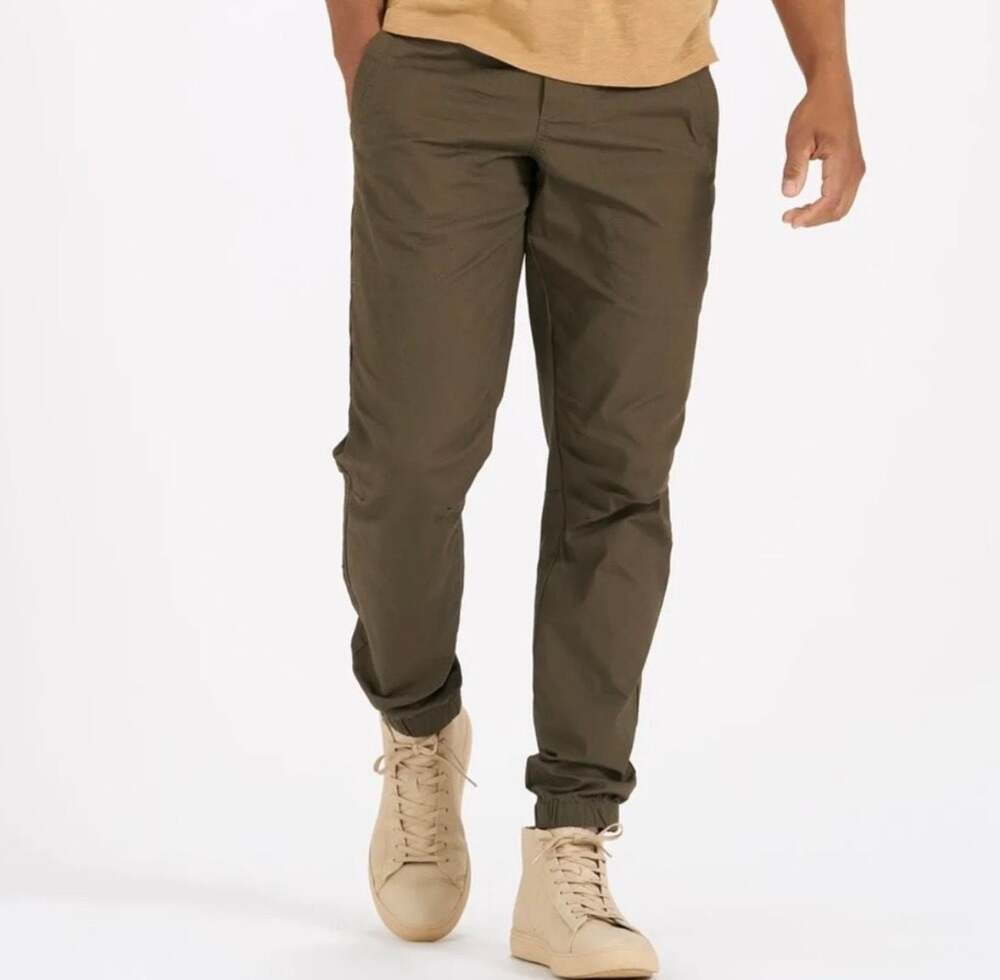 Vuori Ripstop Traveler Jogger Pants in Dark Oregano Size Large